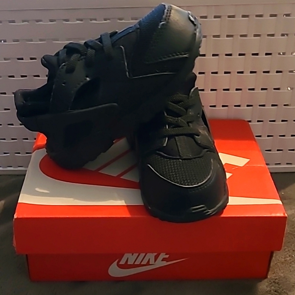 Nike Huarache Run NWT